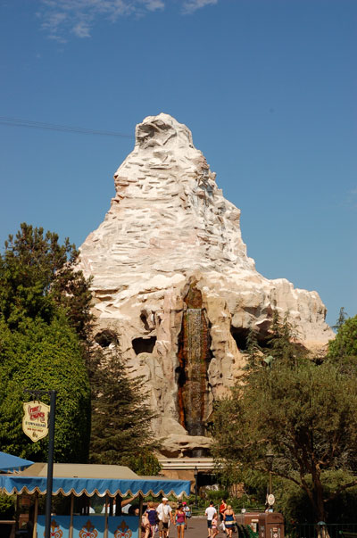 disneyland-castle matterhorn